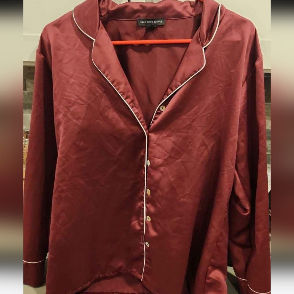Saks fifth Avenue pajama top sz m